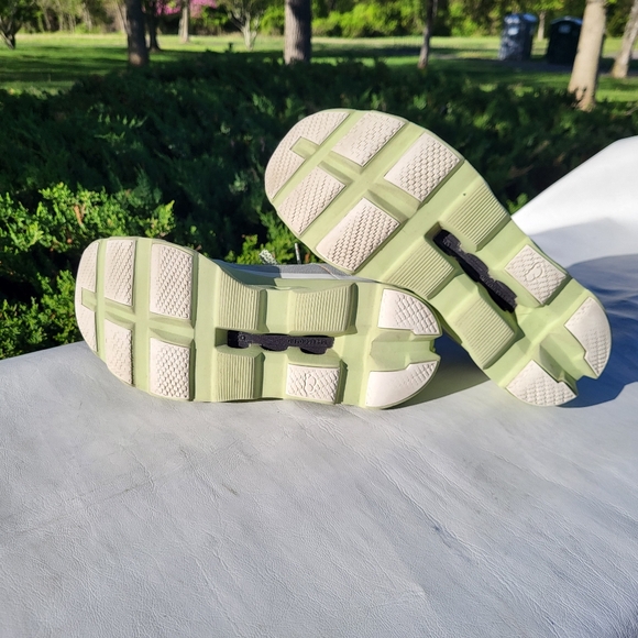 ON Running Cloudstratus Sneakers - Picture 7 of 8